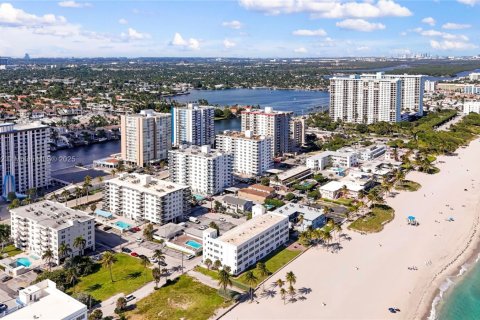 Copropriété à vendre à Hollywood, Floride: 2 chambres, 116.13 m2 № 1970890 - photo 10