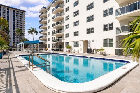 Copropriété à vendre à Hollywood, Floride: 2 chambres, 116.13 m2 № 1970890 - photo 15