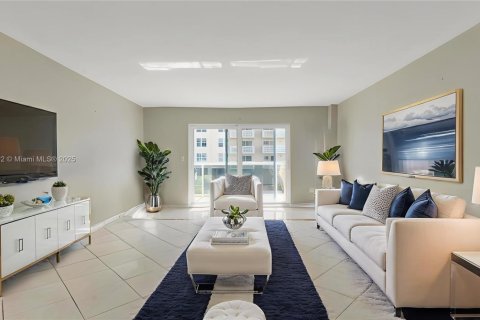 Copropriété à vendre à Hollywood, Floride: 2 chambres, 116.13 m2 № 1970890 - photo 1