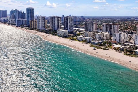 Copropriété à vendre à Hollywood, Floride: 2 chambres, 116.13 m2 № 1970890 - photo 17