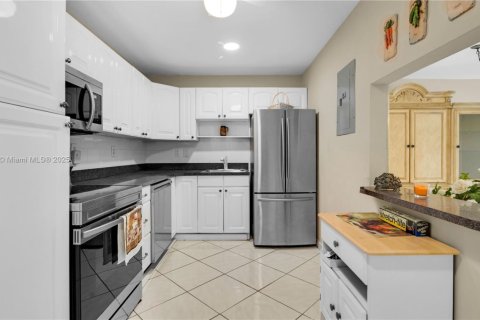 Copropriété à vendre à Hollywood, Floride: 2 chambres, 116.13 m2 № 1970890 - photo 7