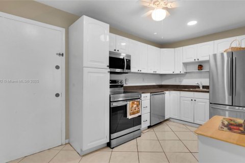 Copropriété à vendre à Hollywood, Floride: 2 chambres, 116.13 m2 № 1970890 - photo 12