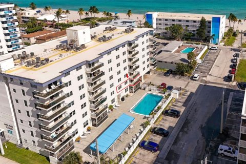 Copropriété à vendre à Hollywood, Floride: 2 chambres, 116.13 m2 № 1970890 - photo 9