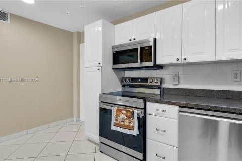 Copropriété à vendre à Hollywood, Floride: 2 chambres, 116.13 m2 № 1970890 - photo 14