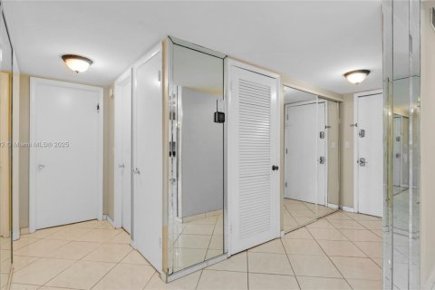 Copropriété à vendre à Hollywood, Floride: 2 chambres, 116.13 m2 № 1970890 - photo 19