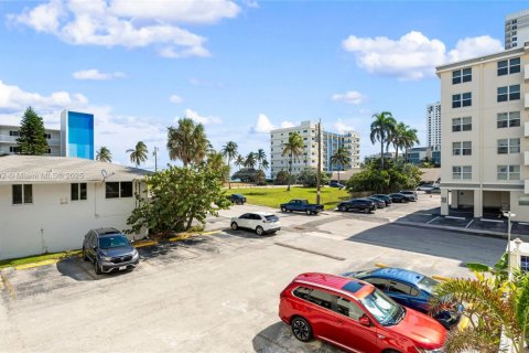 Copropriété à vendre à Hollywood, Floride: 2 chambres, 116.13 m2 № 1970890 - photo 25