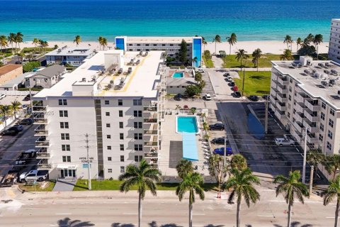 Copropriété à vendre à Hollywood, Floride: 2 chambres, 116.13 m2 № 1970890 - photo 18