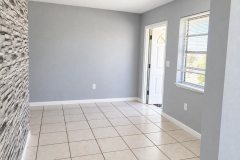 Appartement à louer à Miramar, Floride: 2 chambres, 60.39 m2 № 2412335 - photo 3