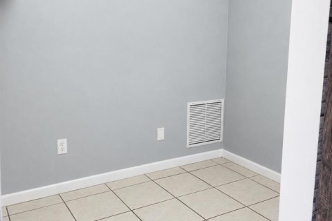Appartement à louer à Miramar, Floride: 2 chambres, 60.39 m2 № 2412335 - photo 5