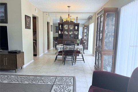 Condo in Temple Terrace, Florida, 2 bedrooms  № 1749293 - photo 19