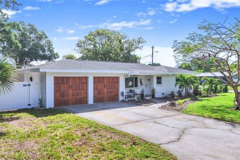 House in Clearwater, Florida 2 bedrooms, 104.52 sq.m. № 2133864