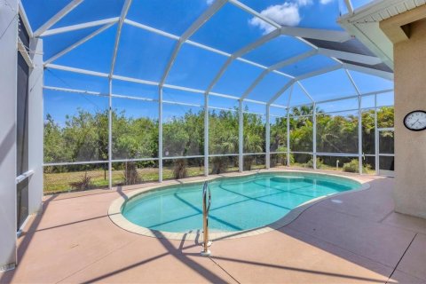 House in Port Charlotte, Florida 3 bedrooms, 207.36 sq.m. № 1653661 - photo 27