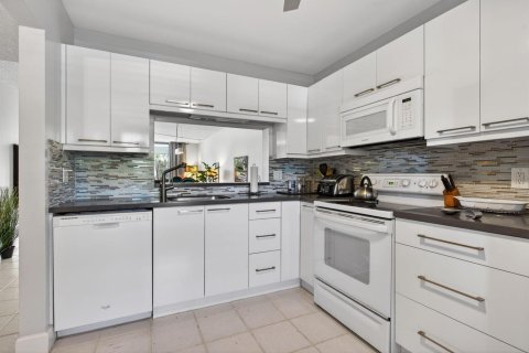 Купить кондоминиум в Лодерхилл, Флорида 3 комнаты, 111.48м2, № 2174358 - фото 15
