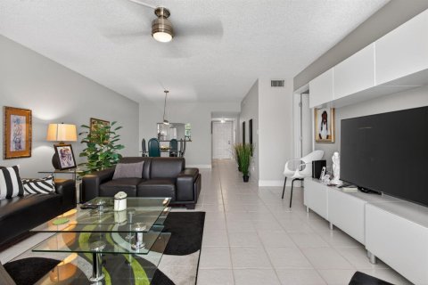 Купить кондоминиум в Лодерхилл, Флорида 3 комнаты, 111.48м2, № 2174358 - фото 4