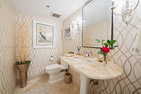 Condo in Bal Harbour, Florida, 3 bedrooms  № 1936525 - photo 15