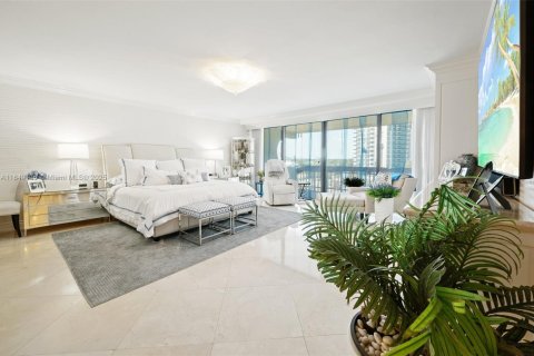 Condo in Bal Harbour, Florida, 3 bedrooms  № 1936525 - photo 16