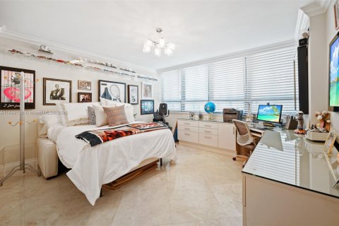 Condo in Bal Harbour, Florida, 3 bedrooms  № 1936525 - photo 21