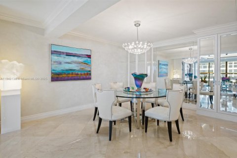 Condo in Bal Harbour, Florida, 3 bedrooms  № 1936525 - photo 8