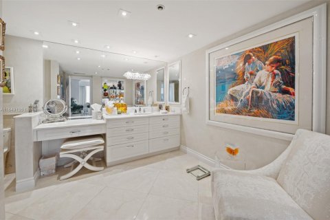 Condo in Bal Harbour, Florida, 3 bedrooms  № 1936525 - photo 19