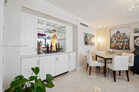 Condo in Bal Harbour, Florida, 3 bedrooms  № 1936525 - photo 9