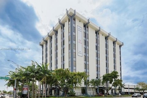 Immobilier commercial à North Miami, Floride № 2170533