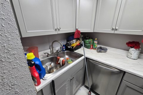 Touwnhouse à vendre à Margate, Floride: 2 chambres, 74.32 m2 № 1961221 - photo 4