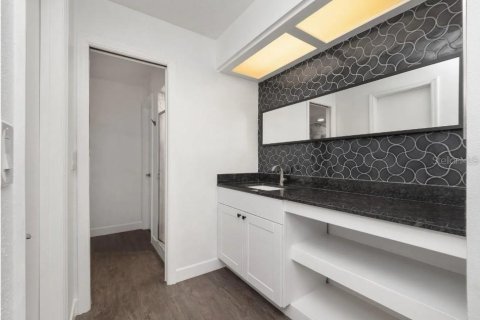 Condominio en alquiler en Winter Park, Florida, 2 dormitorios, 138.89 m2 № 1885343 - foto 11