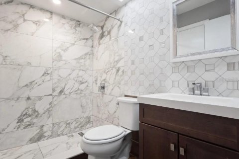 Condominio en alquiler en Winter Park, Florida, 2 dormitorios, 138.89 m2 № 1885343 - foto 8