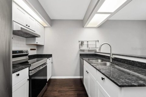 Condominio en alquiler en Winter Park, Florida, 2 dormitorios, 138.89 m2 № 1885343 - foto 2