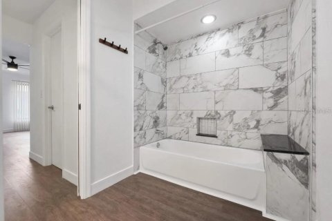Condominio en alquiler en Winter Park, Florida, 2 dormitorios, 138.89 m2 № 1885343 - foto 9
