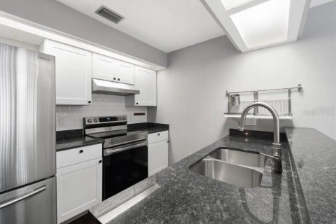 Condominio en alquiler en Winter Park, Florida, 2 dormitorios, 138.89 m2 № 1885343 - foto 3