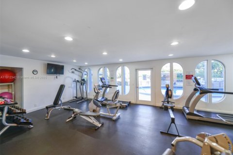 Condo in Hallandale Beach, Florida, 2 bedrooms  № 1973425 - photo 26