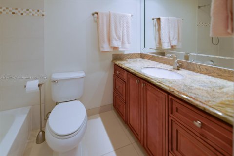 Condo in Hallandale Beach, Florida, 2 bedrooms  № 1973425 - photo 14