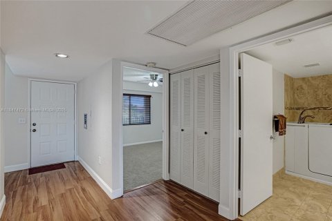 Copropriété à vendre à Pembroke Pines, Floride: 2 chambres, 126.72 m2 № 1977903 - photo 4