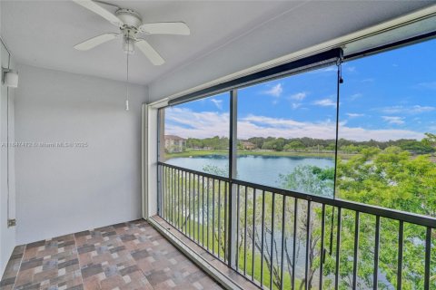 Copropriété à vendre à Pembroke Pines, Floride: 2 chambres, 126.72 m2 № 1977903 - photo 30