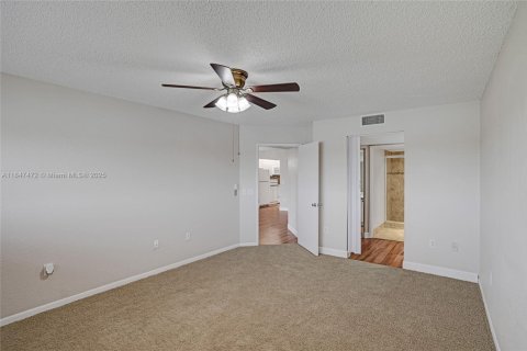 Copropriété à vendre à Pembroke Pines, Floride: 2 chambres, 126.72 m2 № 1977903 - photo 19