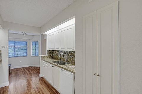 Copropriété à vendre à Pembroke Pines, Floride: 2 chambres, 126.72 m2 № 1977903 - photo 9