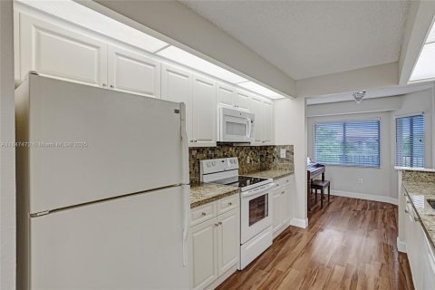 Copropriété à vendre à Pembroke Pines, Floride: 2 chambres, 126.72 m2 № 1977903 - photo 8