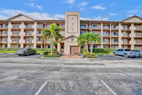 Copropriété à vendre à Pembroke Pines, Floride: 2 chambres, 126.72 m2 № 1977903 - photo 1