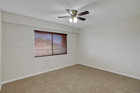 Copropriété à vendre à Pembroke Pines, Floride: 2 chambres, 126.72 m2 № 1977903 - photo 24