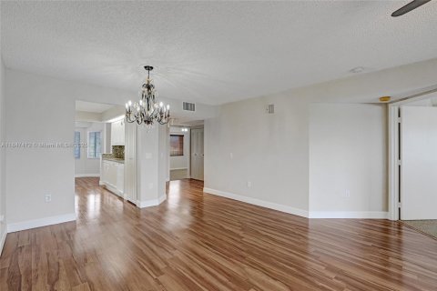 Copropriété à vendre à Pembroke Pines, Floride: 2 chambres, 126.72 m2 № 1977903 - photo 17