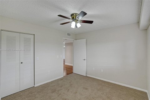Copropriété à vendre à Pembroke Pines, Floride: 2 chambres, 126.72 m2 № 1977903 - photo 25