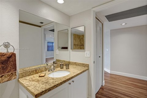 Copropriété à vendre à Pembroke Pines, Floride: 2 chambres, 126.72 m2 № 1977903 - photo 27