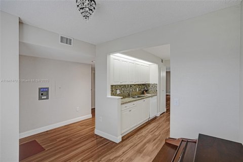 Copropriété à vendre à Pembroke Pines, Floride: 2 chambres, 126.72 m2 № 1977903 - photo 13