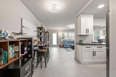 Condo in West Palm Beach, Florida, 1 bedroom № 2190296 - photo 10