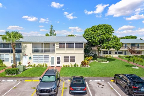Condo in West Palm Beach, Florida, 1 bedroom № 2190296 - photo 23