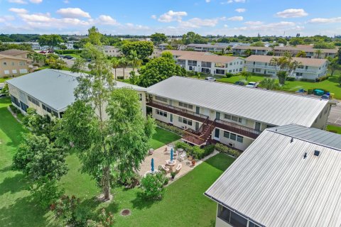 Condo in West Palm Beach, Florida, 1 bedroom № 2190296 - photo 24