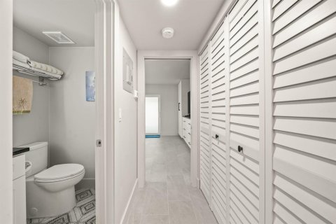 Condo in West Palm Beach, Florida, 1 bedroom № 2190296 - photo 11