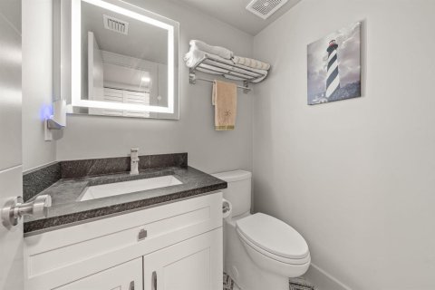 Condo in West Palm Beach, Florida, 1 bedroom № 2190296 - photo 14