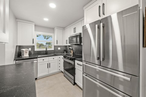 Condo in West Palm Beach, Florida, 1 bedroom № 2190296 - photo 7